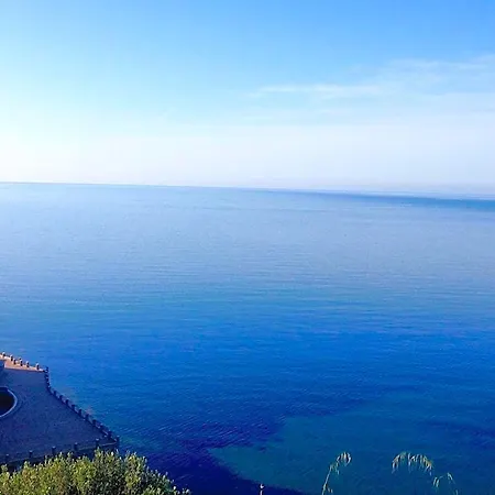 מלון On The Sea